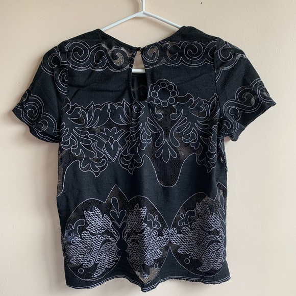 Black Net Design T-Shirt - Picture 2 of 3